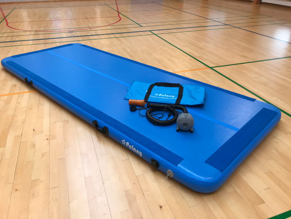 Sådan er bærehåndtag fastgjort på siderne af Pelany Airtrack Pro.
